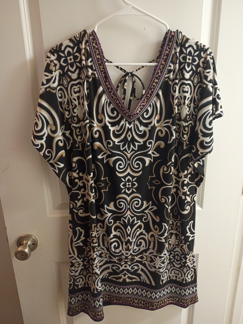 Black and White Patterned Women's V-Neck Dress